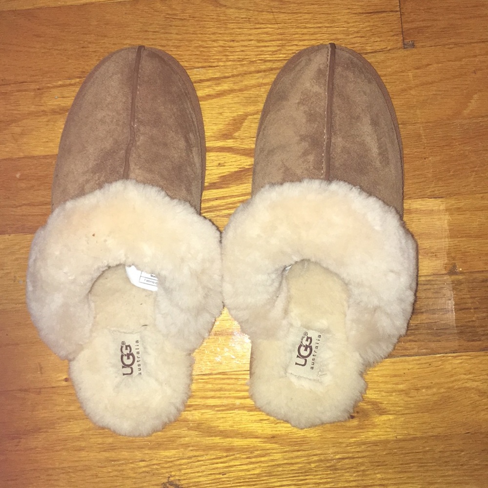 UGG SLIPPERS